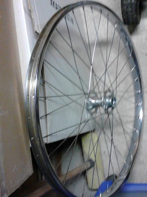 je recherche des moyeux redline av/ar mid school comme sur la photo noir si possible